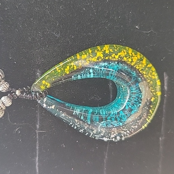 Beautiful Glass Beaded and Pendant Necklace - Picture 4 of 4